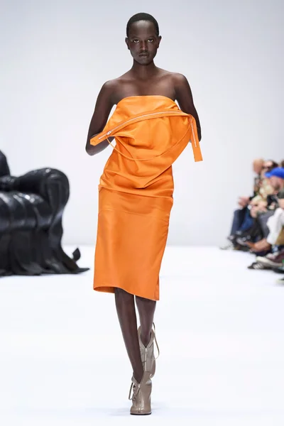 Look 11